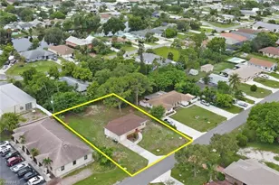 870 109th Ave N, Naples, FL 34108 - Photo 2