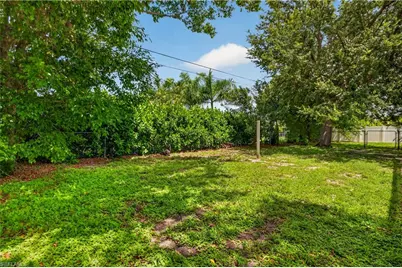 1634 Country Club Blvd, Cape Coral, FL 33990 - Photo 32