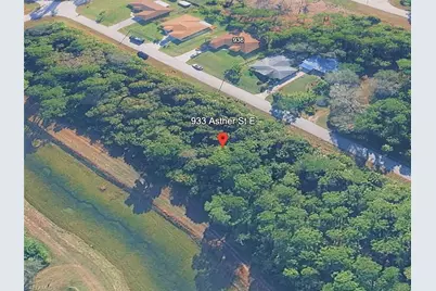 933 Asther St E, Lehigh Acres, FL 33974 - Photo 1