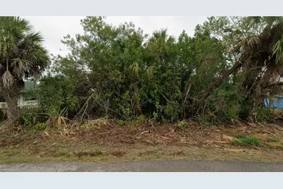 2410 Alvet St, Port Charlotte, FL 33948 - Photo 4
