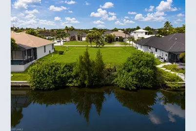 1729 SW 29th Ter, Cape Coral, FL 33914 - Photo 4