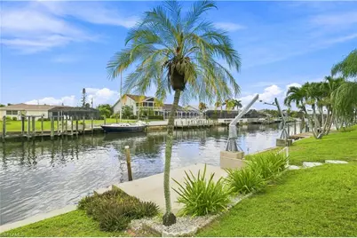 903 SE 20th Ct, Cape Coral, FL 33990 - Photo 8