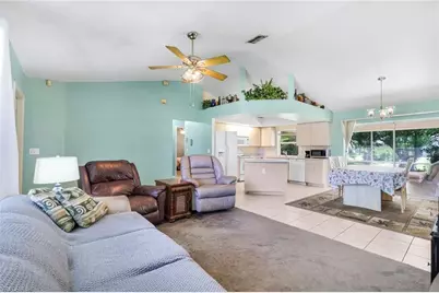 1015 SE 4th Pl, Cape Coral, FL 33990 - Photo 4