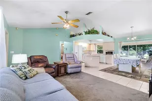1015 SE 4th Pl, Cape Coral, FL 33990 - Photo 4
