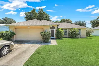 1015 SE 4th Pl, Cape Coral, FL 33990 - Photo 2