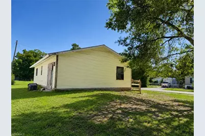 406 San Diego St, North Fort Myers, FL 33903 - Photo 2