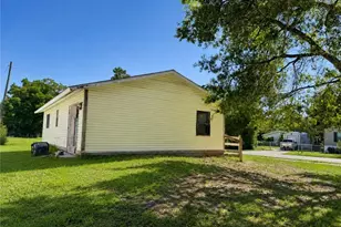 406 San Diego St, North Fort Myers, FL 33903 - Photo 2