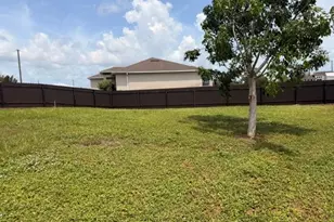 3637 NE 10th Ave, Cape Coral, FL 33909 - Photo 4