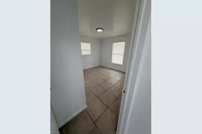 5549 7th Ave #5549, Fort Myers, FL 33907 - Photo 2