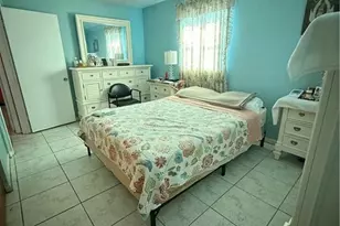 1379 Golf Dr, Fort Myers, FL 33919 - Photo 4