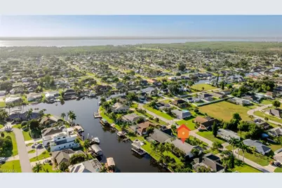 2015 SE 13th St, Cape Coral, FL 33990 - Photo 2