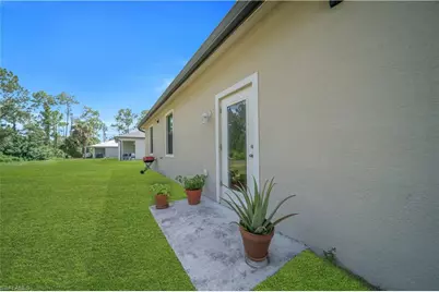 8031 Sandy Cir, Labelle, FL 33935 - Photo 32