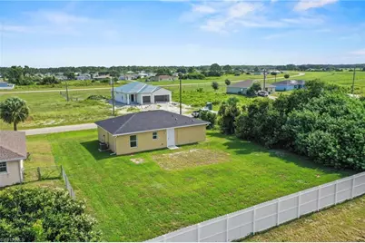 9026 Maywood Cir, Labelle, FL 33935 - Photo 22
