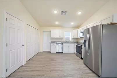 9026 Maywood Cir, Labelle, FL 33935 - Photo 12