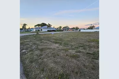 3807 SE 10th Pl, Cape Coral, FL 33904 - Photo 2