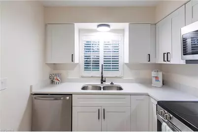 6775 Lake McGregor Cir, Fort Myers, FL 33919 - Photo 10