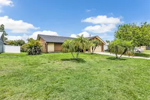 209 NE 9th Ct, Cape Coral, FL 33909 - Photo 2