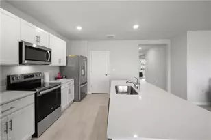 2621 Table Coral Trl, North Fort Myers, FL 33903 - Photo 6