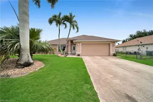 813 SW 11th Pl, Cape Coral, FL 33991 - Photo 4