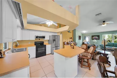 813 SW 11th Pl, Cape Coral, FL 33991 - Photo 10