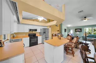 813 SW 11th Pl, Cape Coral, FL 33991 - Photo 10