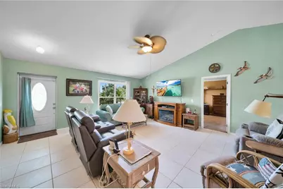 813 SW 11th Pl, Cape Coral, FL 33991 - Photo 6