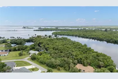 315 Shore Dr, Fort Myers, FL 33905 - Photo 4