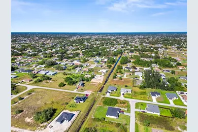 2803 44th St SW, Lehigh Acres, FL 33976 - Photo 8