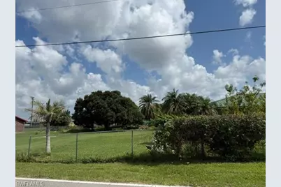 757 Avenue R SW, Moore Haven, FL 33471 - Photo 2