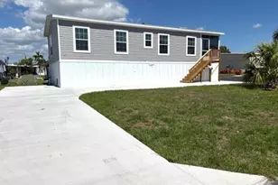 302 Shoreland Dr, Fort Myers, FL 33905 - Photo 4