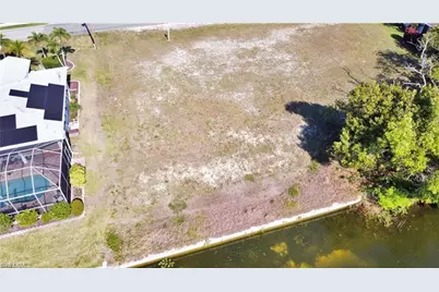 16 SE 8th Pl, Cape Coral, FL 33990 - Photo 2