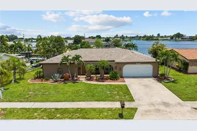 4536 Vinsetta Ave, North Fort Myers, FL 33903 - Photo 2
