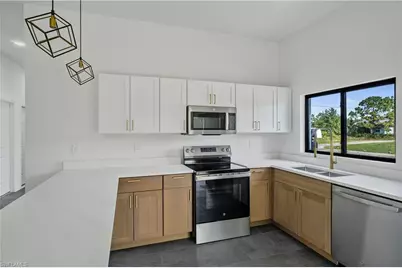 601 Hawthorne Ave S, Lehigh Acres, FL 33974 - Photo 10