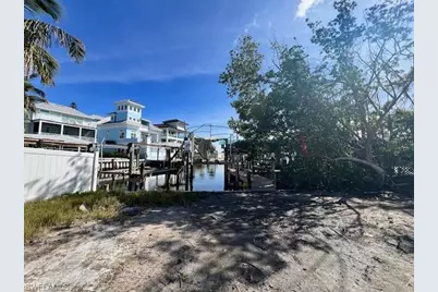 126 Palermo Cir, Fort Myers Beach, FL 33931 - Photo 2