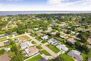 1446 Cumberland Ct, Fort Myers, FL 33919 - Photo 4
