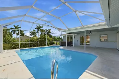 524 SE 8th Pl, Cape Coral, FL 33990 - Photo 2