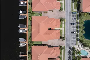 198 Shadroe Cove Cir, Cape Coral, FL 33991 - Photo 38