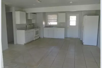 330 Ottumwa Ave, Fort Myers, FL 33905 - Photo 2