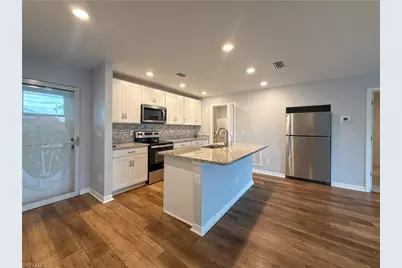 3010 NE 6th Pl, Cape Coral, FL 33909 - Photo 2