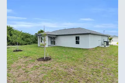 310 NE 9th Ter, Cape Coral, FL 33909 - Photo 6