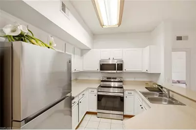 15590 Ocean Walk Cir #313, Fort Myers, FL 33908 - Photo 4