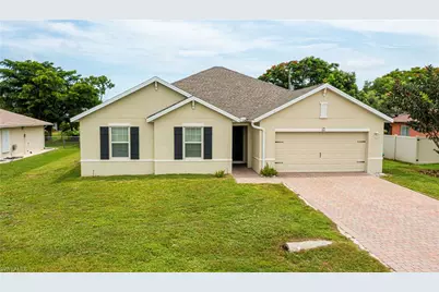 152 SE 27th Ter, Cape Coral, FL 33904 - Photo 2