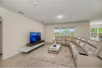 152 SE 27th Ter, Cape Coral, FL 33904 - Photo 4