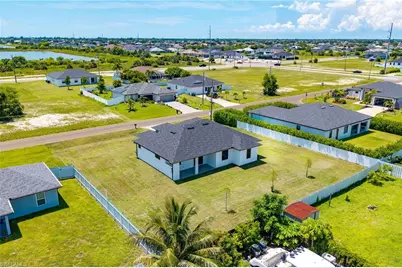707 NW 7th Pl, Cape Coral, FL 33993 - Photo 32