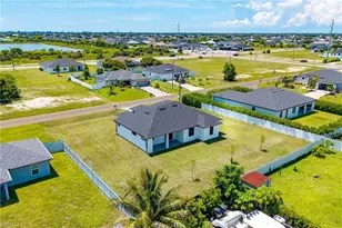 707 NW 7th Pl, Cape Coral, FL 33993 - Photo 32