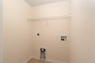 546 Sherwood Ave S, Lehigh Acres, FL 33974 - Photo 10