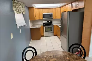 12481 McGregor Blvd, Fort Myers, FL 33919 - Photo 10