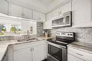 5625 Trailwinds Dr, Fort Myers, FL 33907 - Photo 8