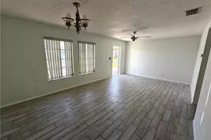 26 Temple Ct, Lehigh Acres, FL 33936 - Photo 4
