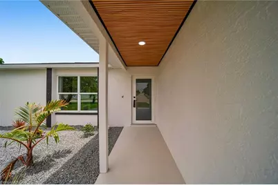 315 SE 7th Pl, Cape Coral, FL 33990 - Photo 4